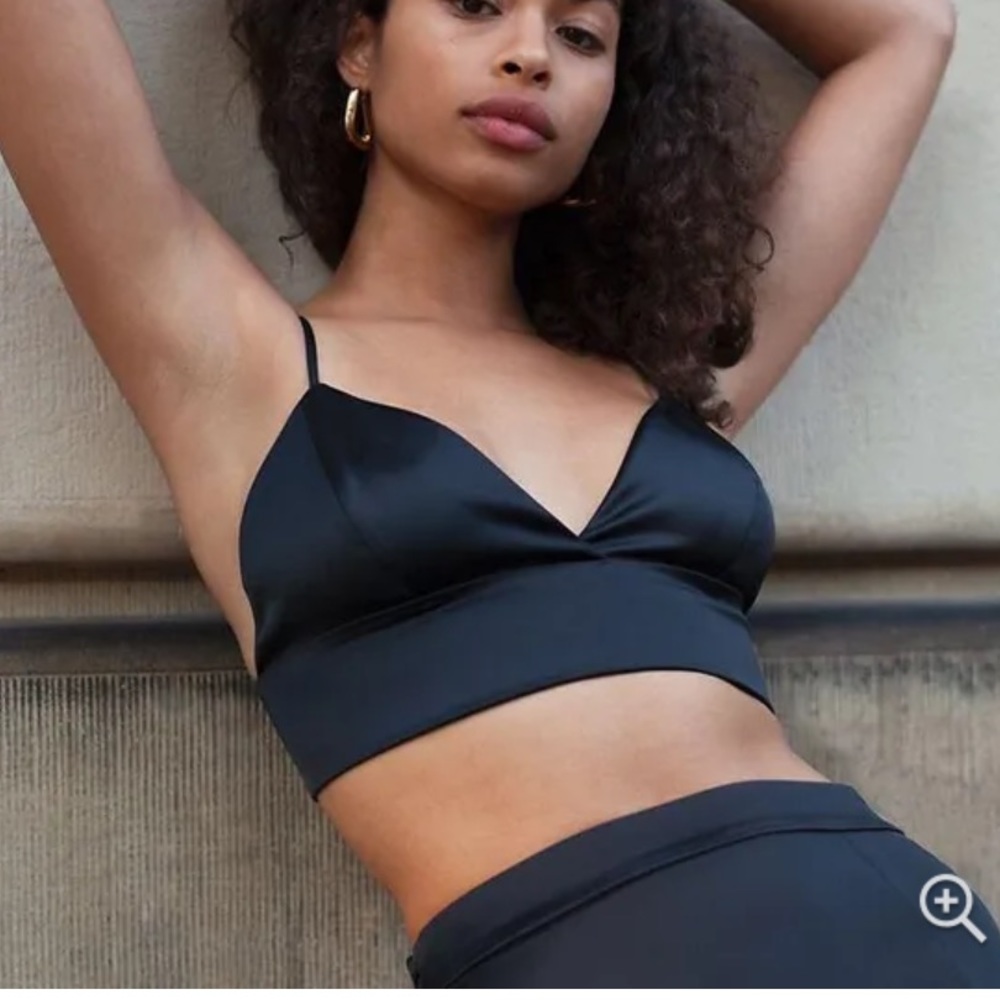 Aritiza black satin aria top